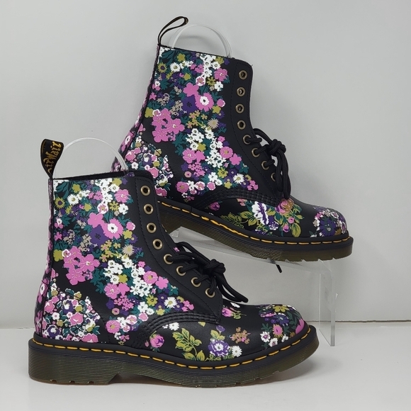 Dr. Martens PASCAL 1460 Leather Boot Vintage Floral Black Women's Size 6 New - Picture 1 of 9